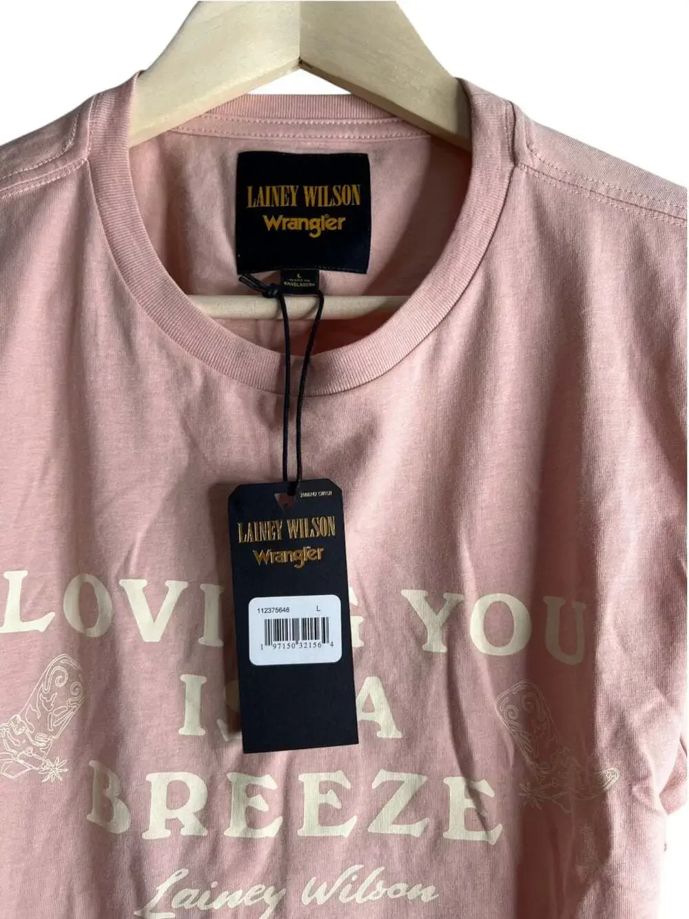 Lainey Wilson Wrangler Loving You Is A Breeze Graphic T Shirt Pink Size L NWT